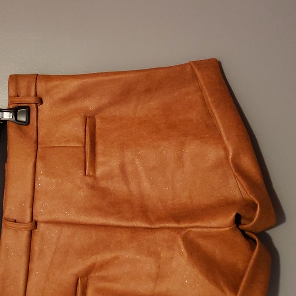 MICHEL Cdesign Cuffed Lined Lady's Shorts with 2 Pockets and Zippered Closure - Picture 3 of 7